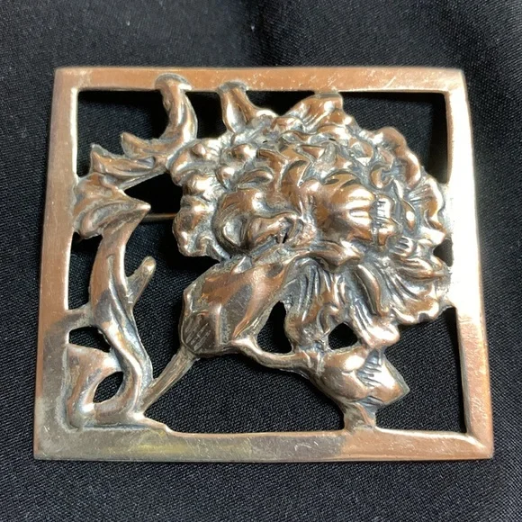 Sterling Chrysanthemum Pin - Picture 1 of 3